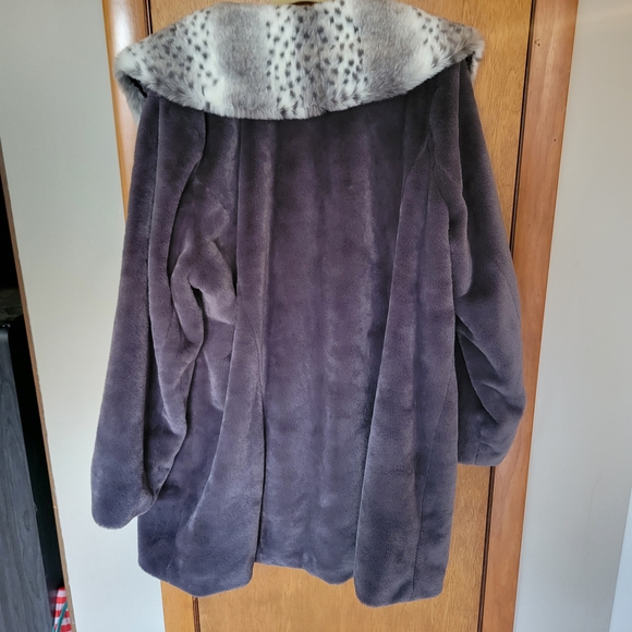 Dennis Basso Plush Faux Fur Coat 3X | Statement Plus Size Outerwear - Picture 4 of 8